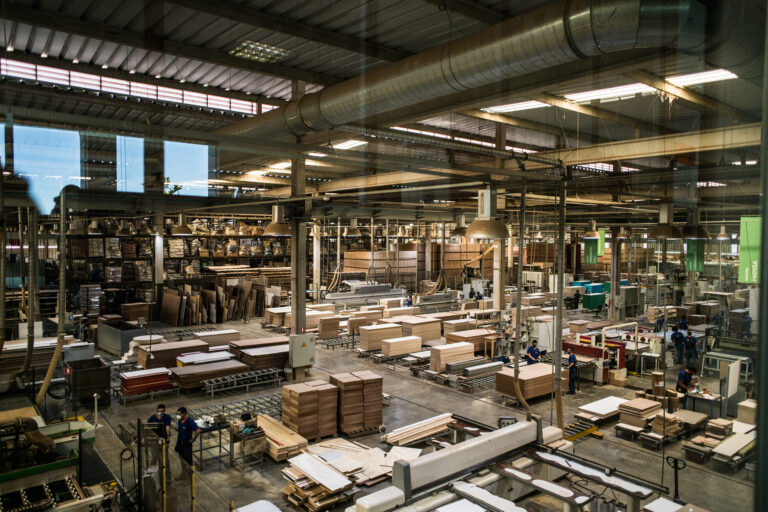 interior da fabrica maqmoveis taquatiritinga